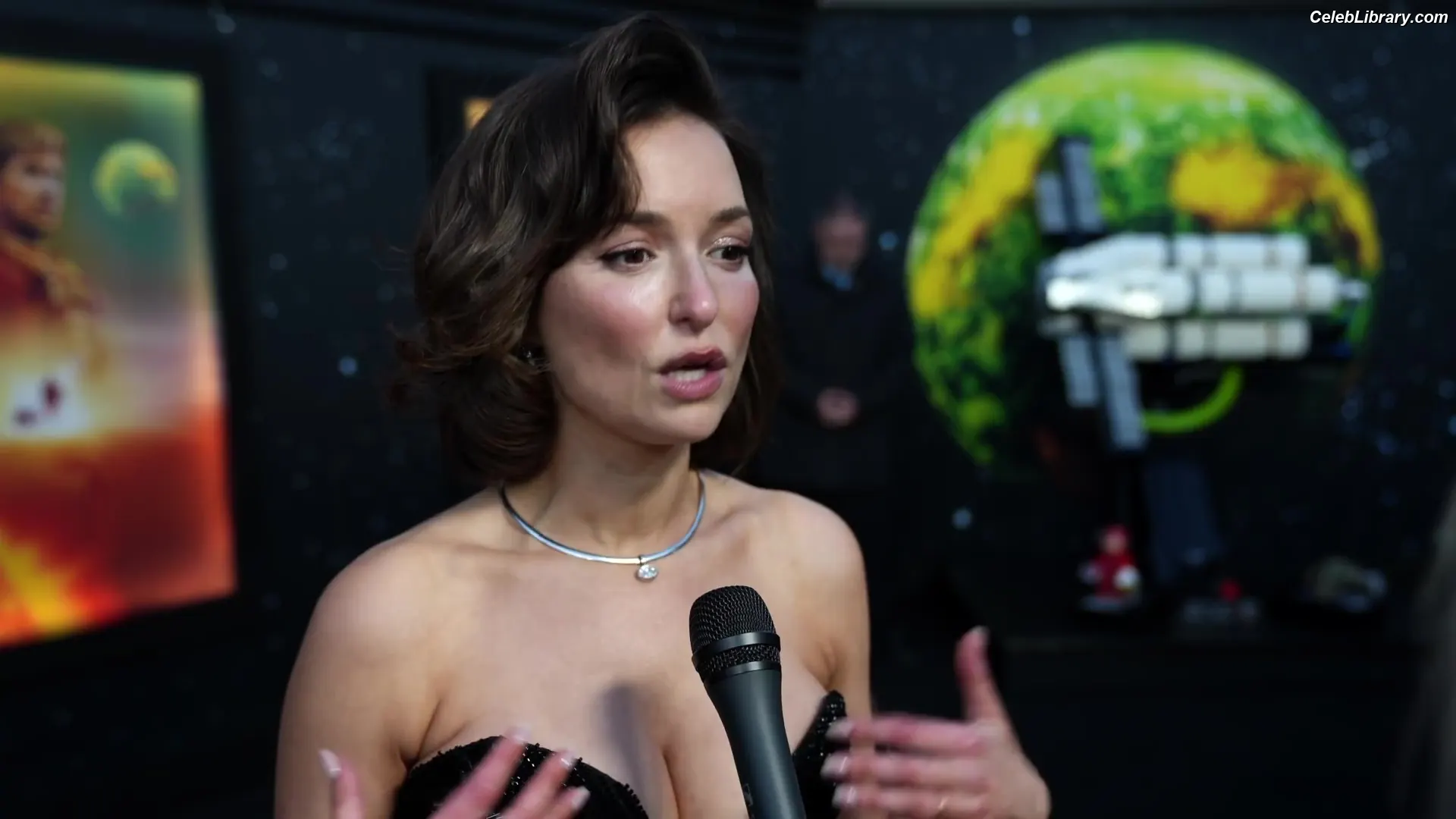 Milana Vayntrub photo 6 of 923