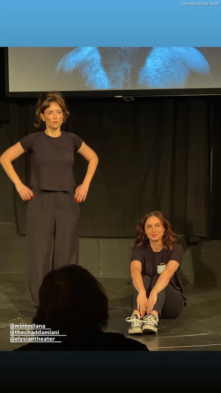 Milana Vayntrub photo 13 of 894