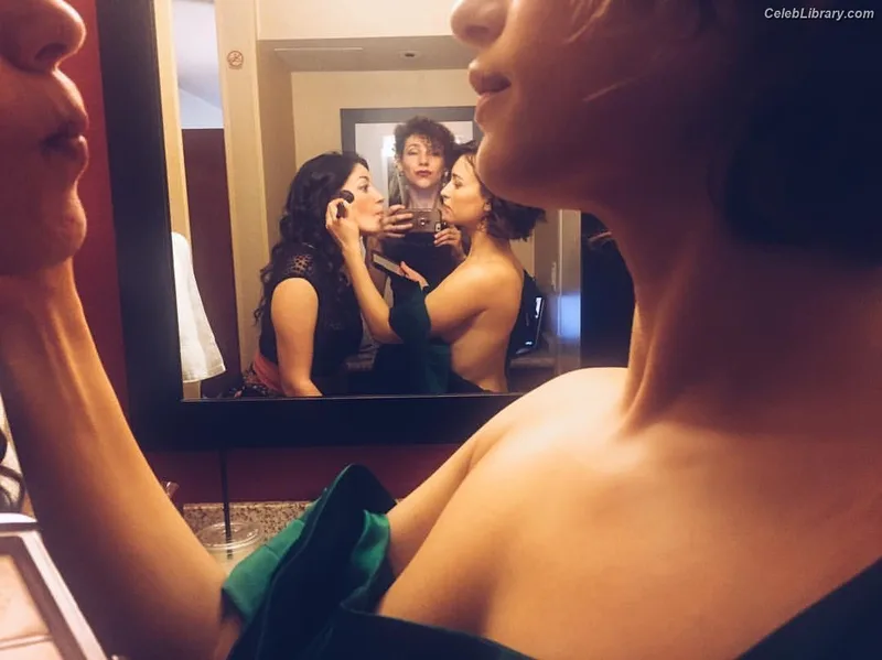 Milana Vayntrub photo 19 of 894