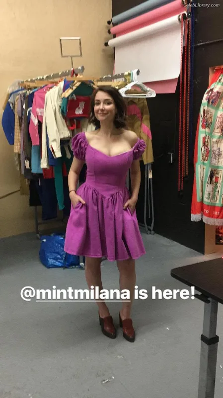 Milana Vayntrub photo 5 of 894