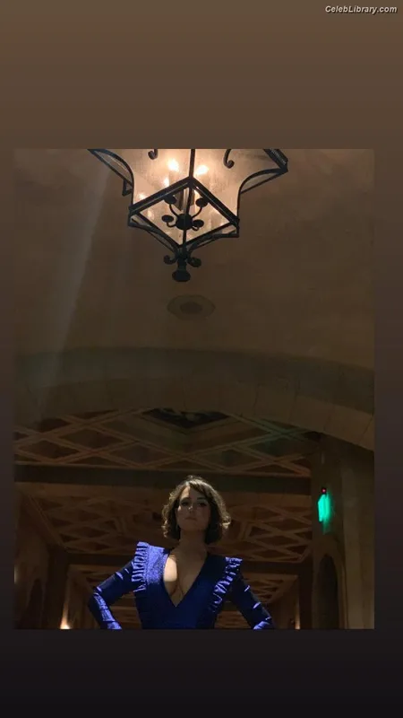 Milana Vayntrub photo 6 of 894