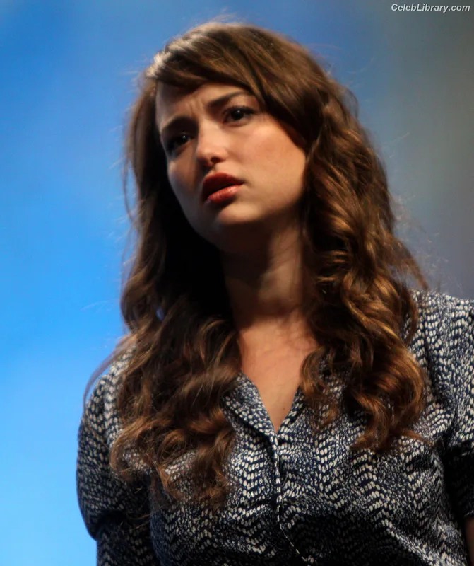 Milana Vayntrub photo 17 of 894