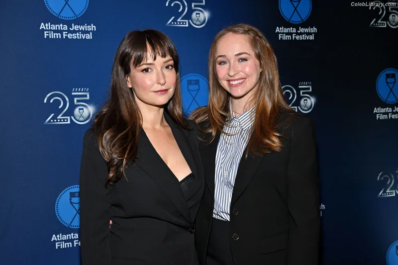 Milana Vayntrub photo 15 of 894
