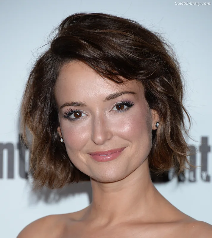 Milana Vayntrub photo 18 of 894