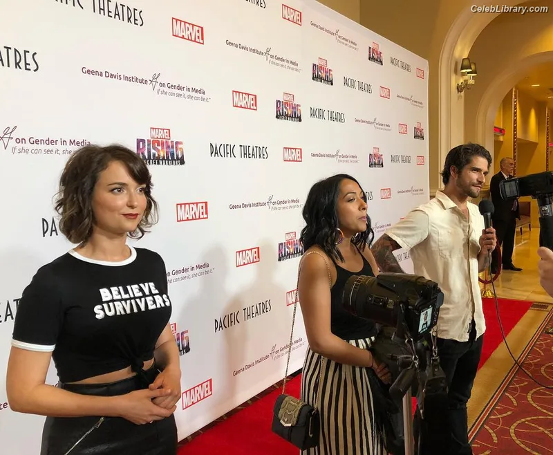 Milana Vayntrub photo 2 of 894