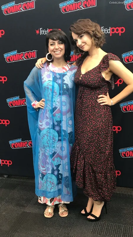 Milana Vayntrub photo 11 of 894