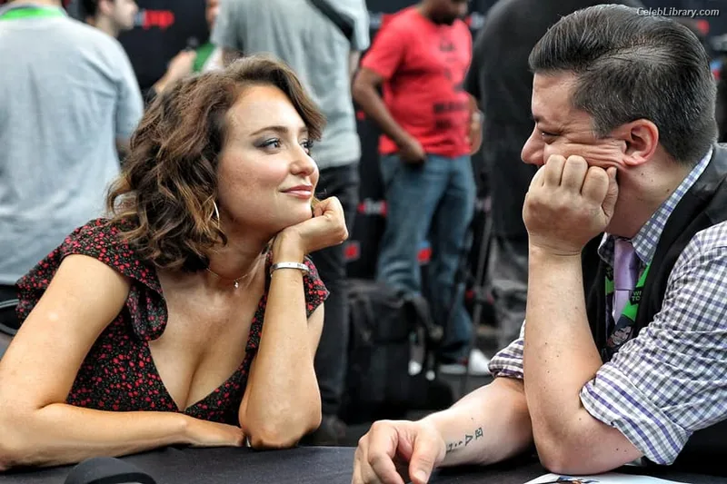 Milana Vayntrub photo 15 of 894