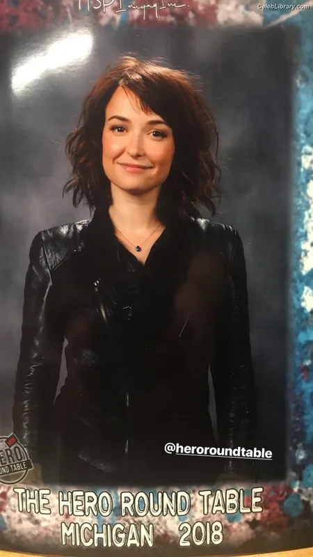 Milana Vayntrub photo 16 of 894