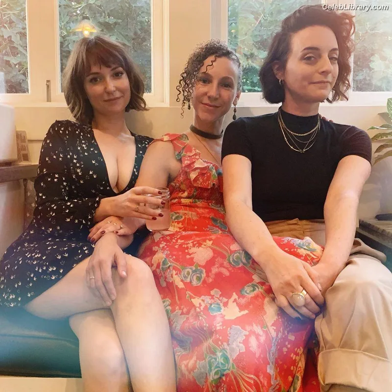 Milana Vayntrub photo 20 of 894