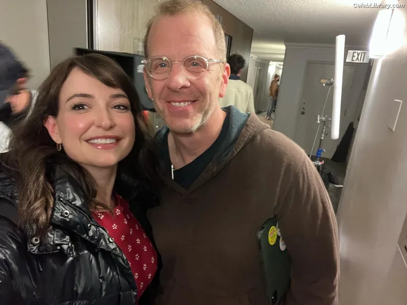 Milana Vayntrub photo 7 of 894