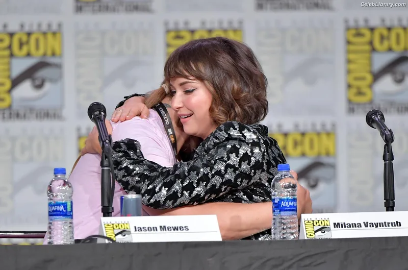 Milana Vayntrub photo 2 of 894
