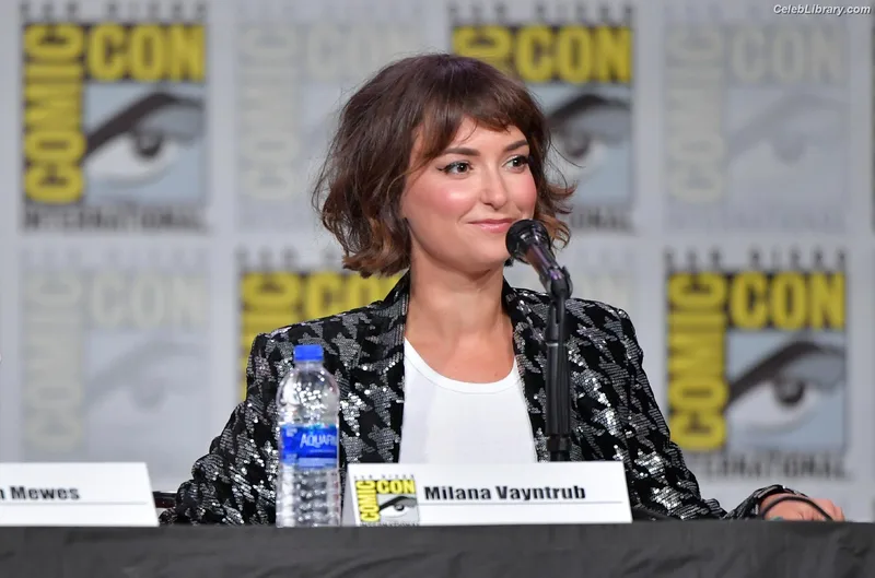 Milana Vayntrub photo 3 of 894
