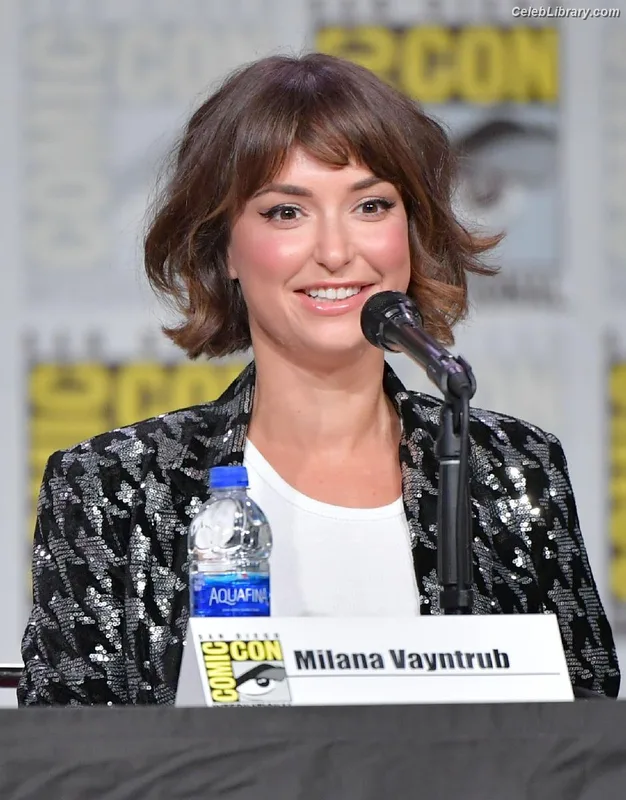 Milana Vayntrub photo 4 of 894