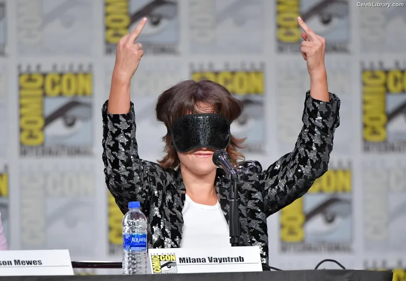 Milana Vayntrub photo 7 of 894