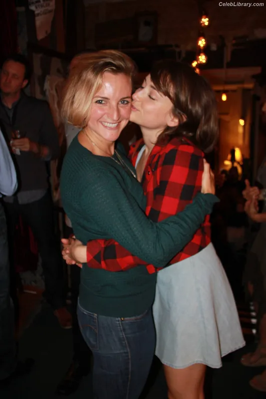 Milana Vayntrub photo 5 of 894