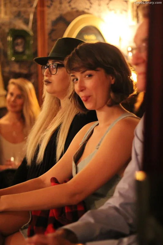 Milana Vayntrub photo 7 of 894