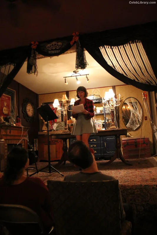 Milana Vayntrub photo 9 of 894