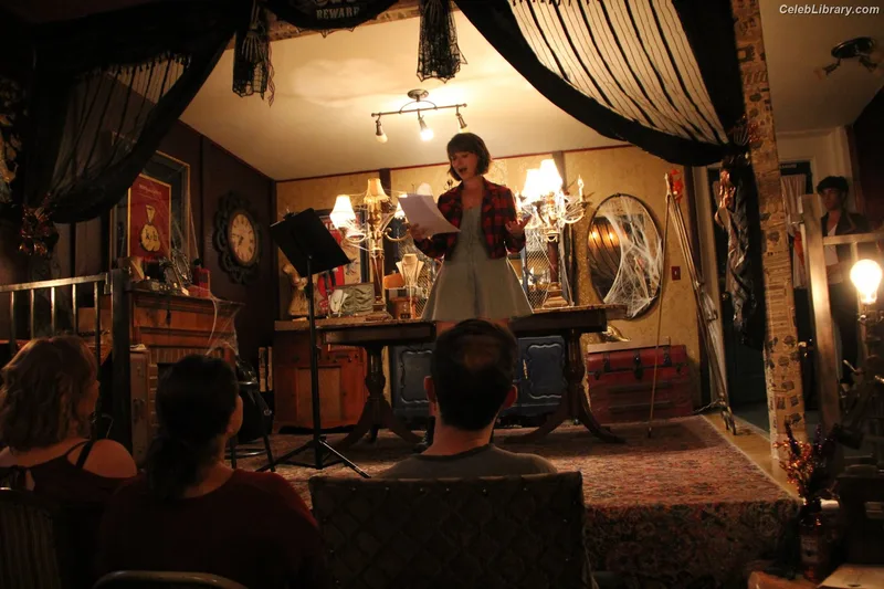 Milana Vayntrub photo 11 of 894