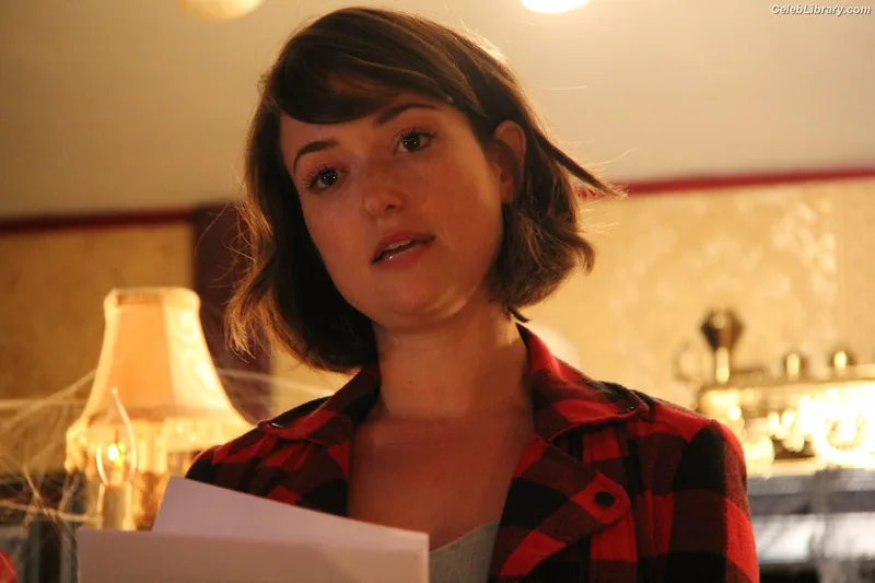 Milana Vayntrub photo 13 of 894