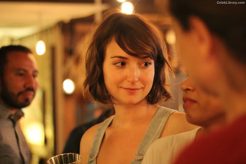 Milana Vayntrub photo 16 of 894