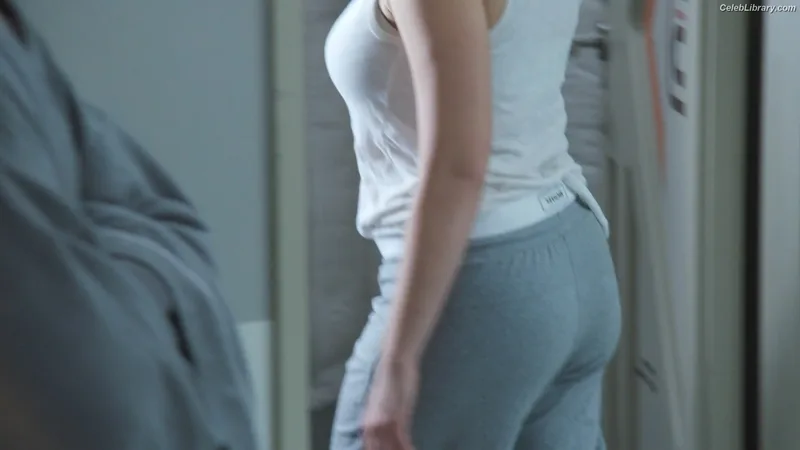 Milana Vayntrub photo 22 of 894