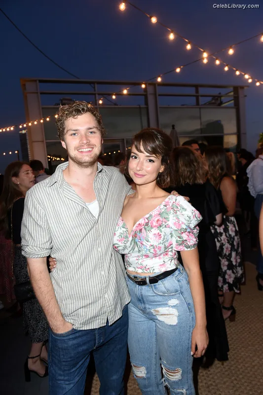 Milana Vayntrub photo 12 of 894