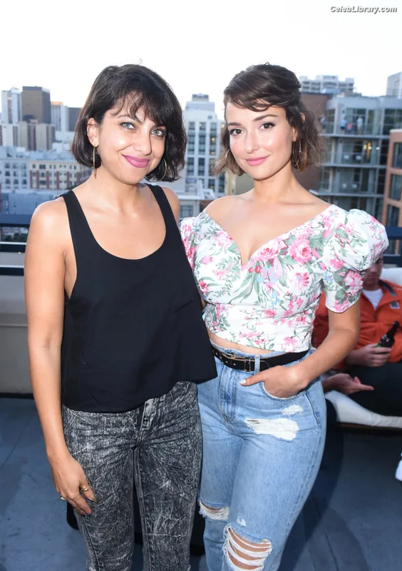 Milana Vayntrub photo 13 of 894