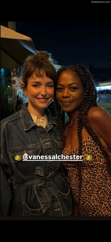 Milana Vayntrub photo 5 of 894