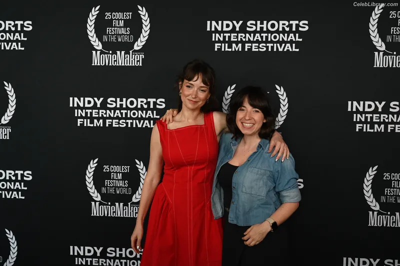 Milana Vayntrub photo 18 of 894