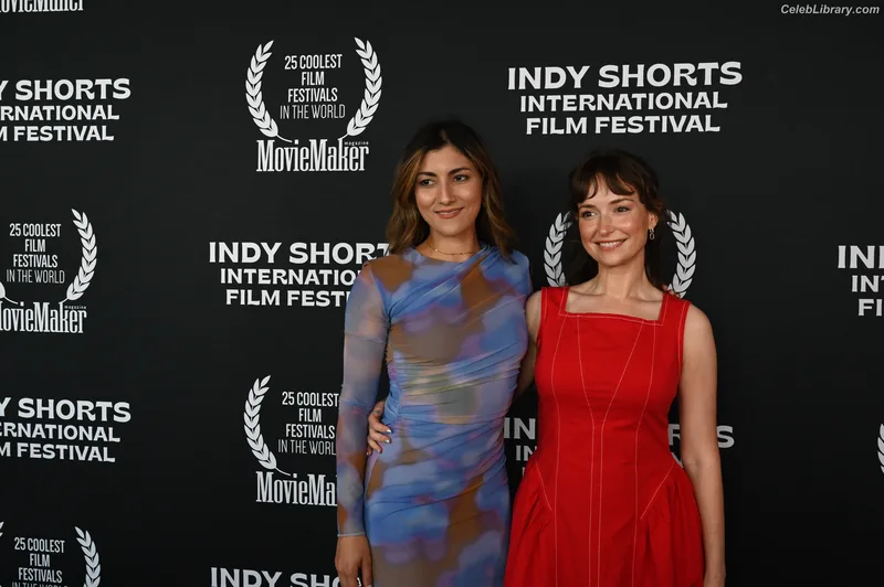 Milana Vayntrub photo 22 of 894