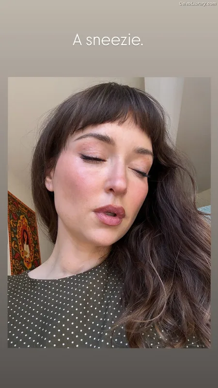 Milana Vayntrub photo 3 of 894