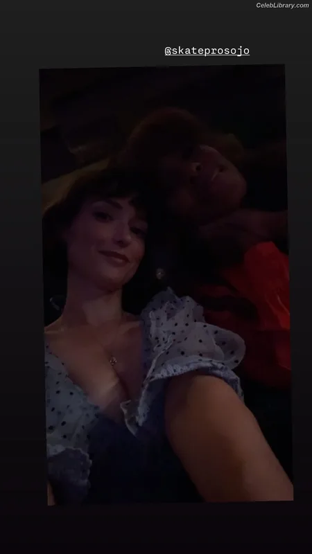 Milana Vayntrub photo 6 of 894