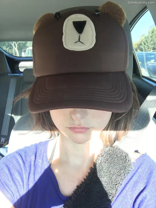 Milana Vayntrub photo 16 of 894