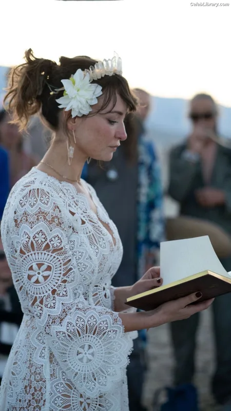 Milana Vayntrub photo 23 of 894