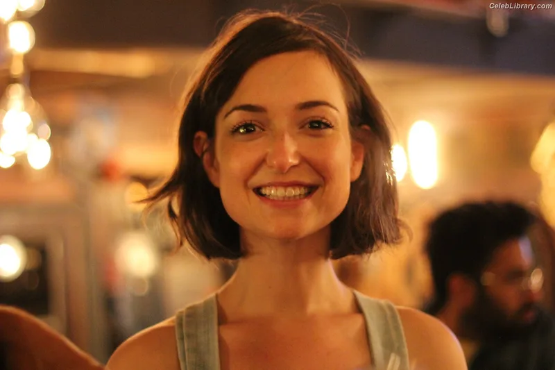 Milana Vayntrub photo 22 of 894