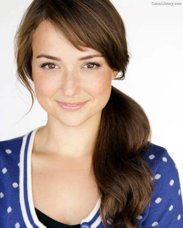 Milana Vayntrub photo 24 of 894