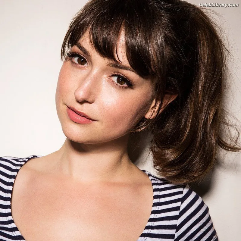 Milana Vayntrub photo 24 of 894