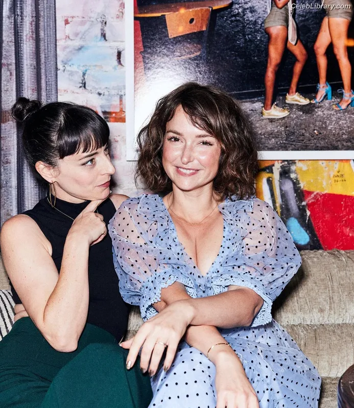 Milana Vayntrub photo 7 of 894