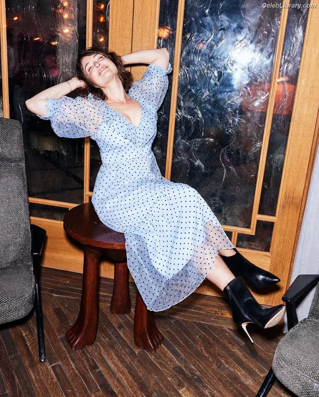 Milana Vayntrub photo 11 of 894