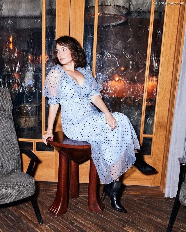 Milana Vayntrub photo 12 of 894