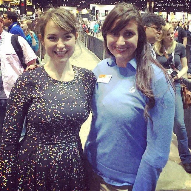 Milana Vayntrub photo 5 of 894