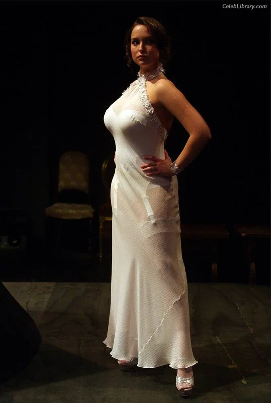 Milana Vayntrub photo 8 of 894