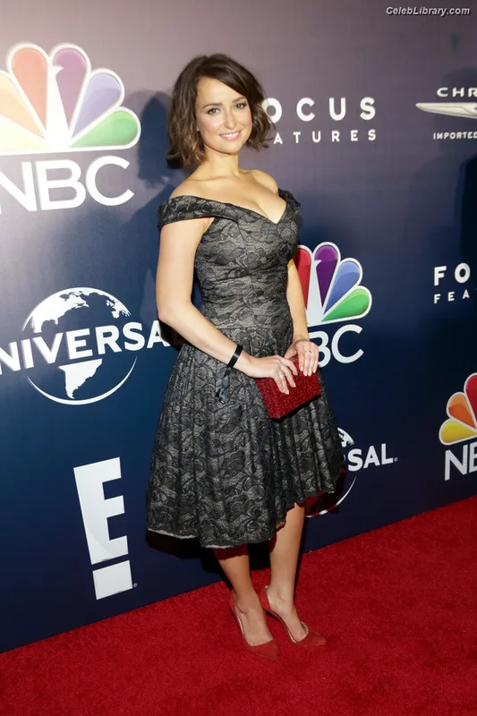 Milana Vayntrub photo 9 of 894