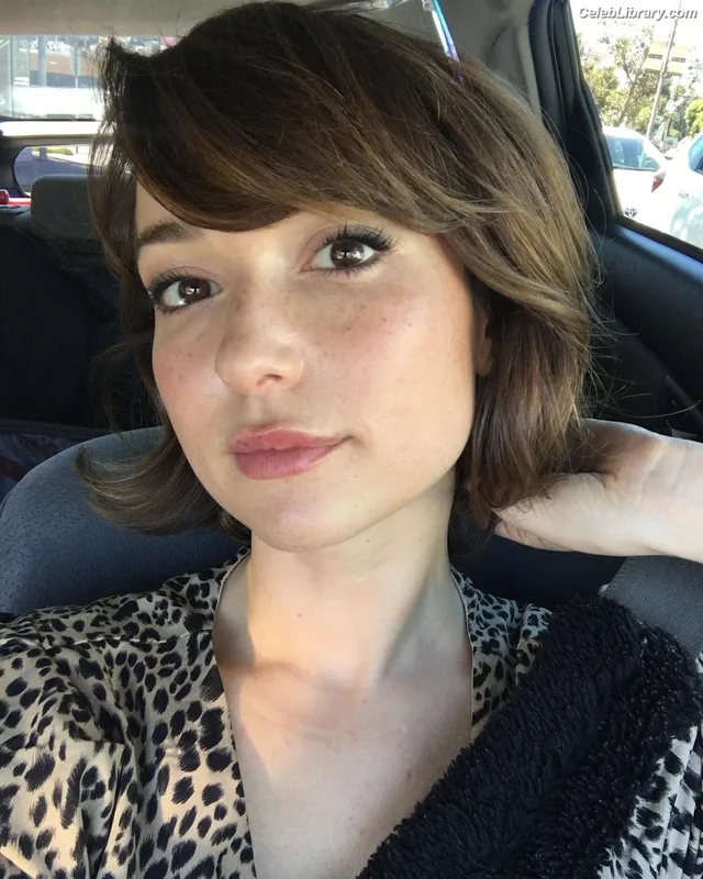 Milana Vayntrub photo 12 of 894