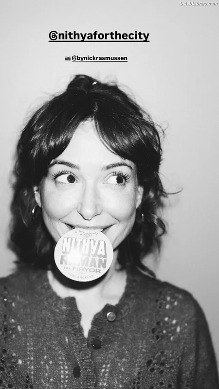 Milana Vayntrub photo 19 of 894