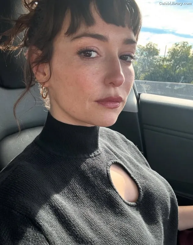 Milana Vayntrub photo 22 of 894