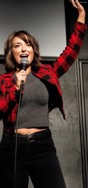 Milana Vayntrub photo 24 of 894