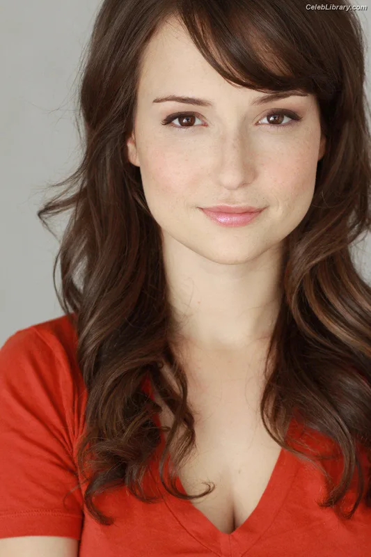 Milana Vayntrub photo 17 of 894