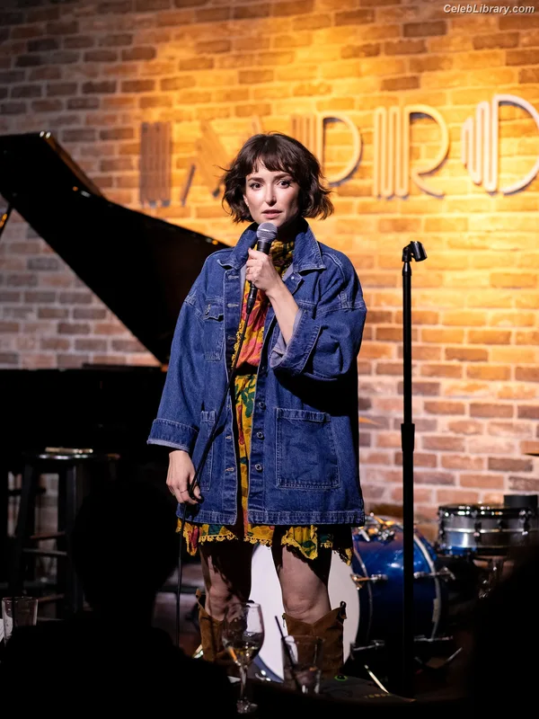 Milana Vayntrub photo 19 of 894