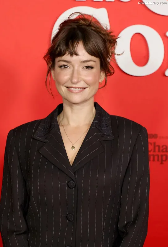 Milana Vayntrub photo 22 of 894
